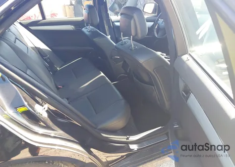 2008 Mercedes-Benz C 300 Luxury/Sport z USA, uszkodzony, nr VIN WDDGF54X38F075078